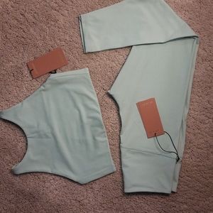 Sports bra + leggings bundle